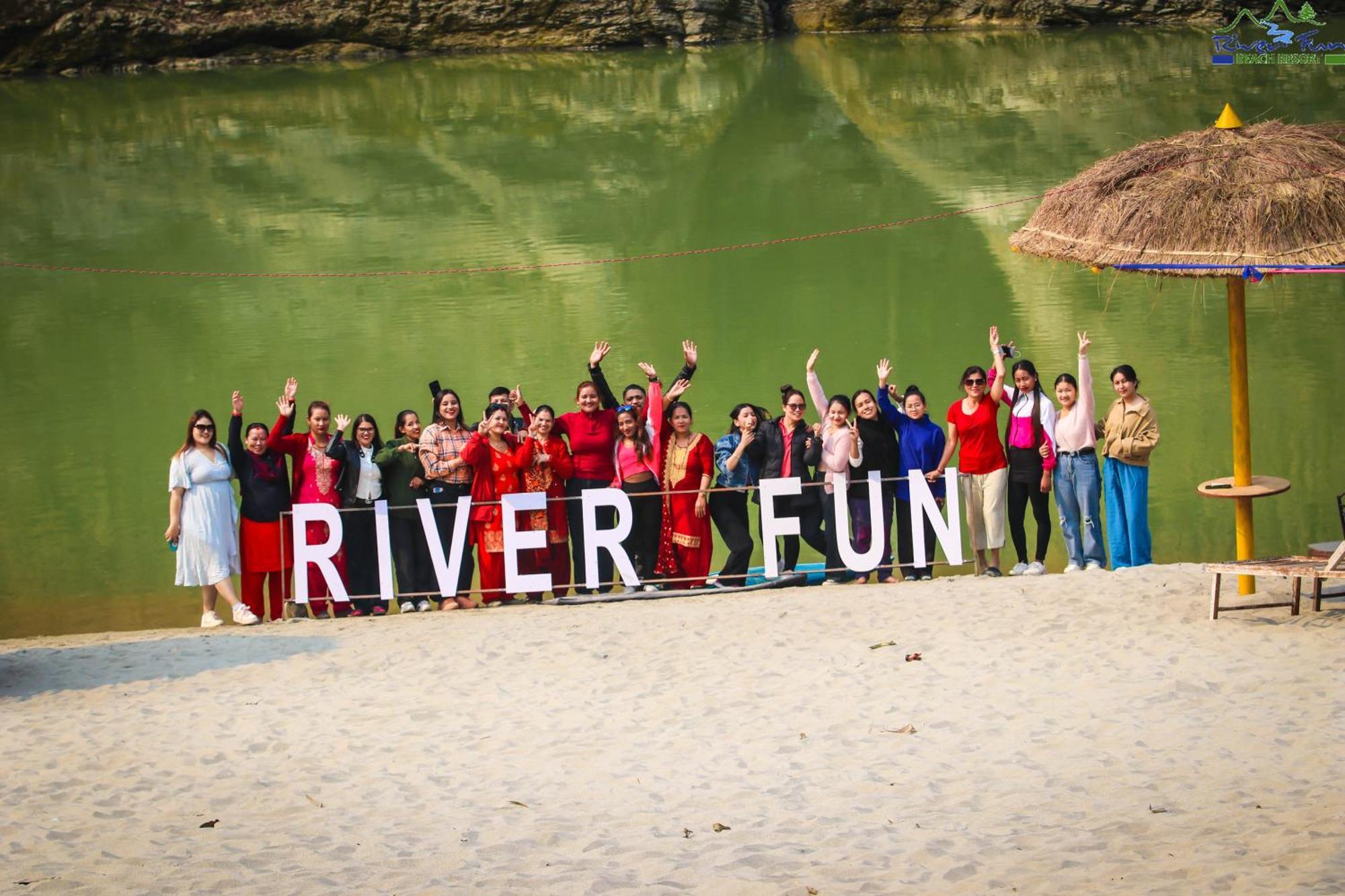 River Fun Beach Resort Gorkha ภายนอก รูปภาพ